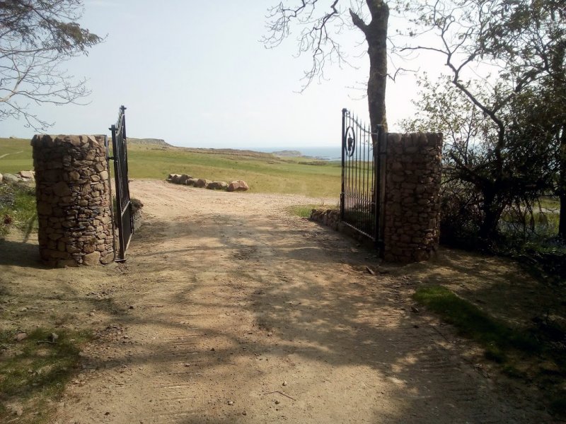 Drystone pillars